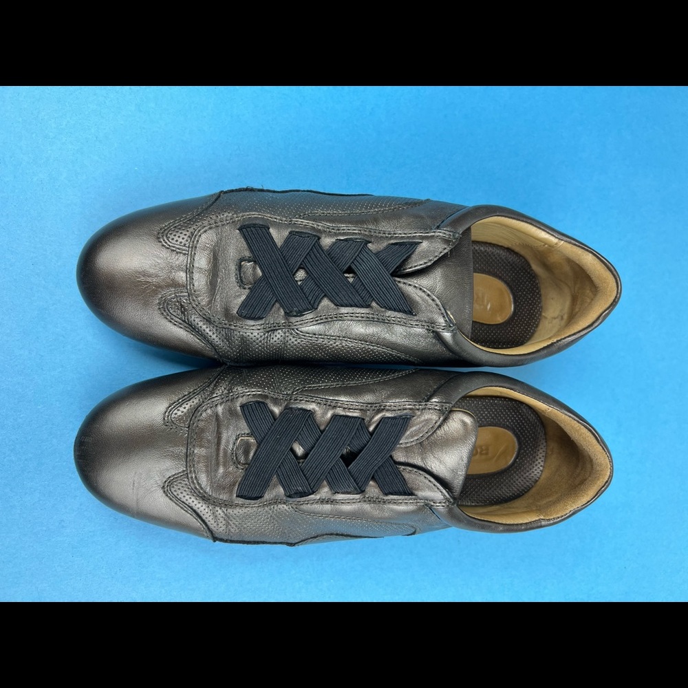 Dressy sneakers